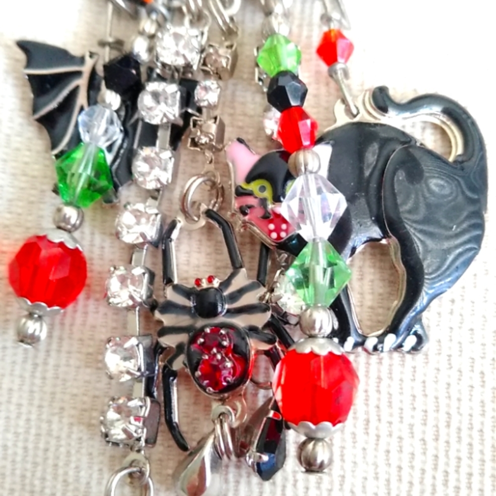 LATR2GO WITCH ON THE MOON PIN/ENHANCER - Picture 5 of 12